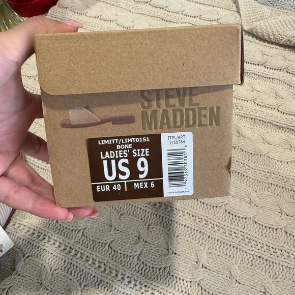 Steve Madden Women's Tan and Cream Slide Sandals - Picture 5 of 5